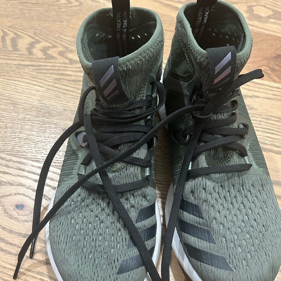 Army green women’s 7.5 adidas high tops - Picture 3 of 5